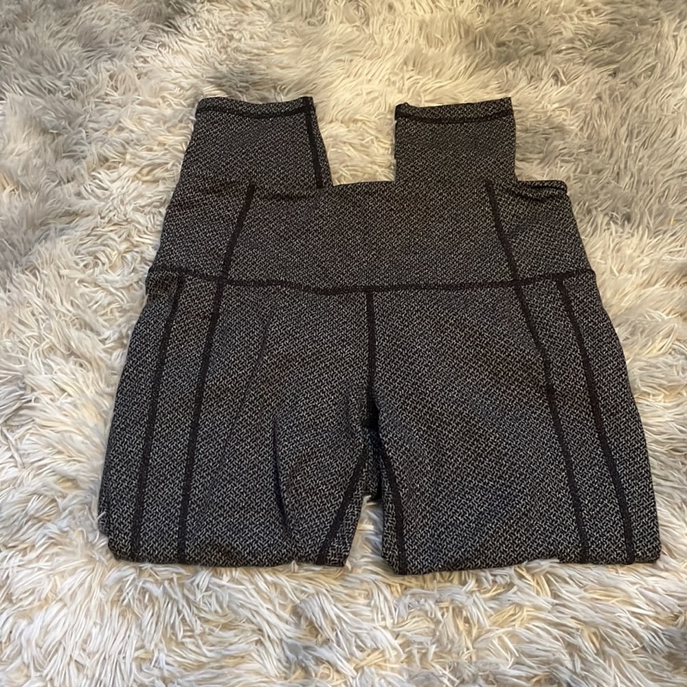 Athlete Size Medium Cropped Grey Patterned Leggin… - image 2